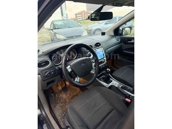  Ford Focus 1.6 Titanium 2010 Model 