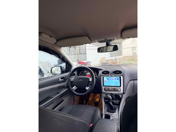  Ford Focus 1.6 Titanium 2010 Model 