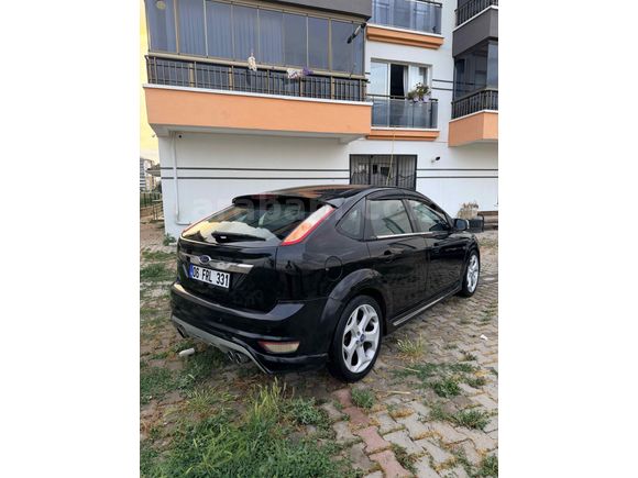  Ford Focus 1.6 Titanium 2010 Model 