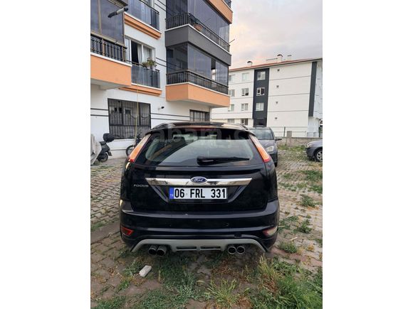  Ford Focus 1.6 Titanium 2010 Model 