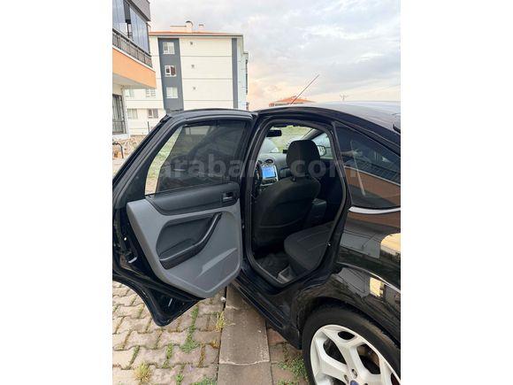  Ford Focus 1.6 Titanium 2010 Model 