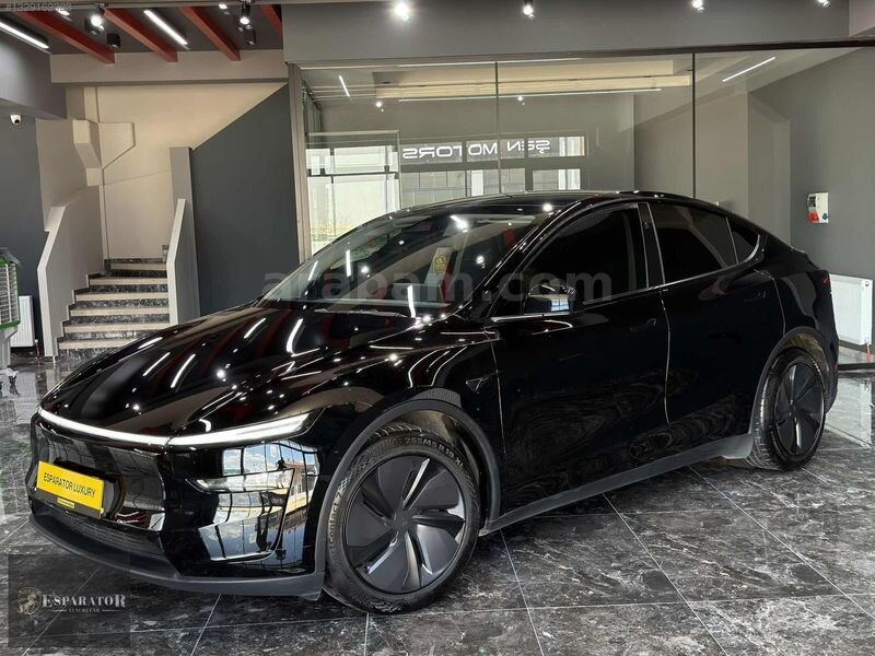 Galeriden Tesla Model Y RWD (Juniper) 2025 Model Eskişehir 21.000 km Siyah