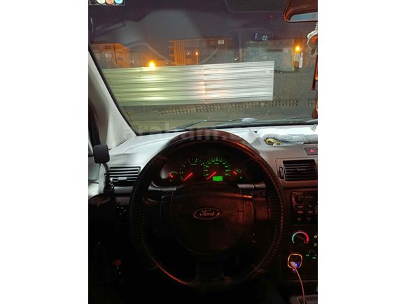DÜŞÜK KM FORD CONNECT TERTEMİZ