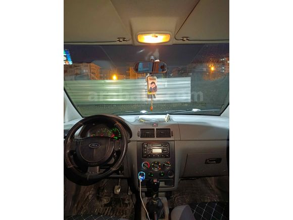 DÜŞÜK KM FORD CONNECT TERTEMİZ