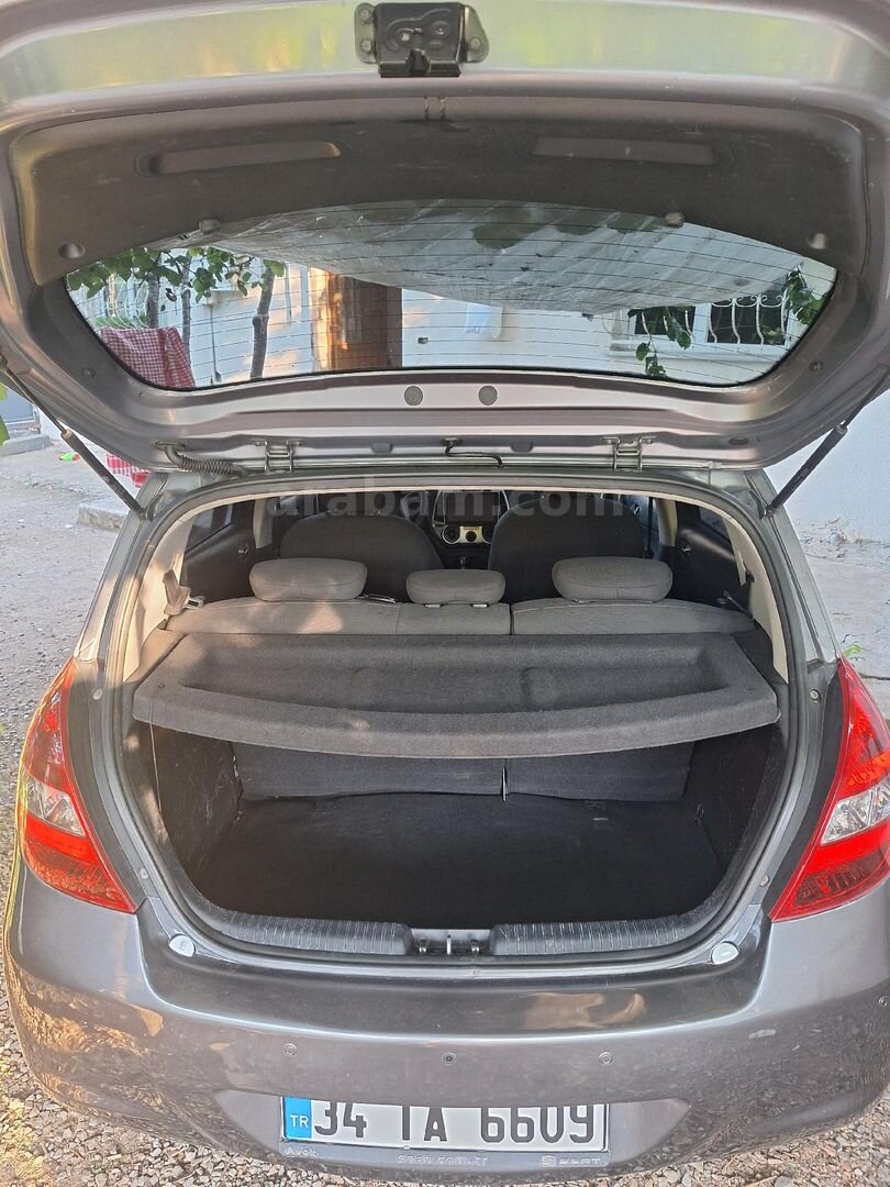 Sahibinden Hyundai i20 Troy 1.2 Mode 2011 Model İstanbul 174.500 km Füme 4