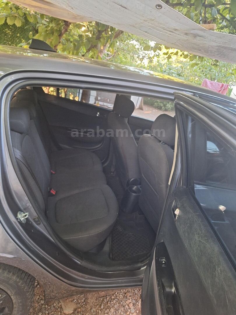 Sahibinden Hyundai i20 Troy 1.2 Mode 2011 Model İstanbul 174.500 km Füme 3