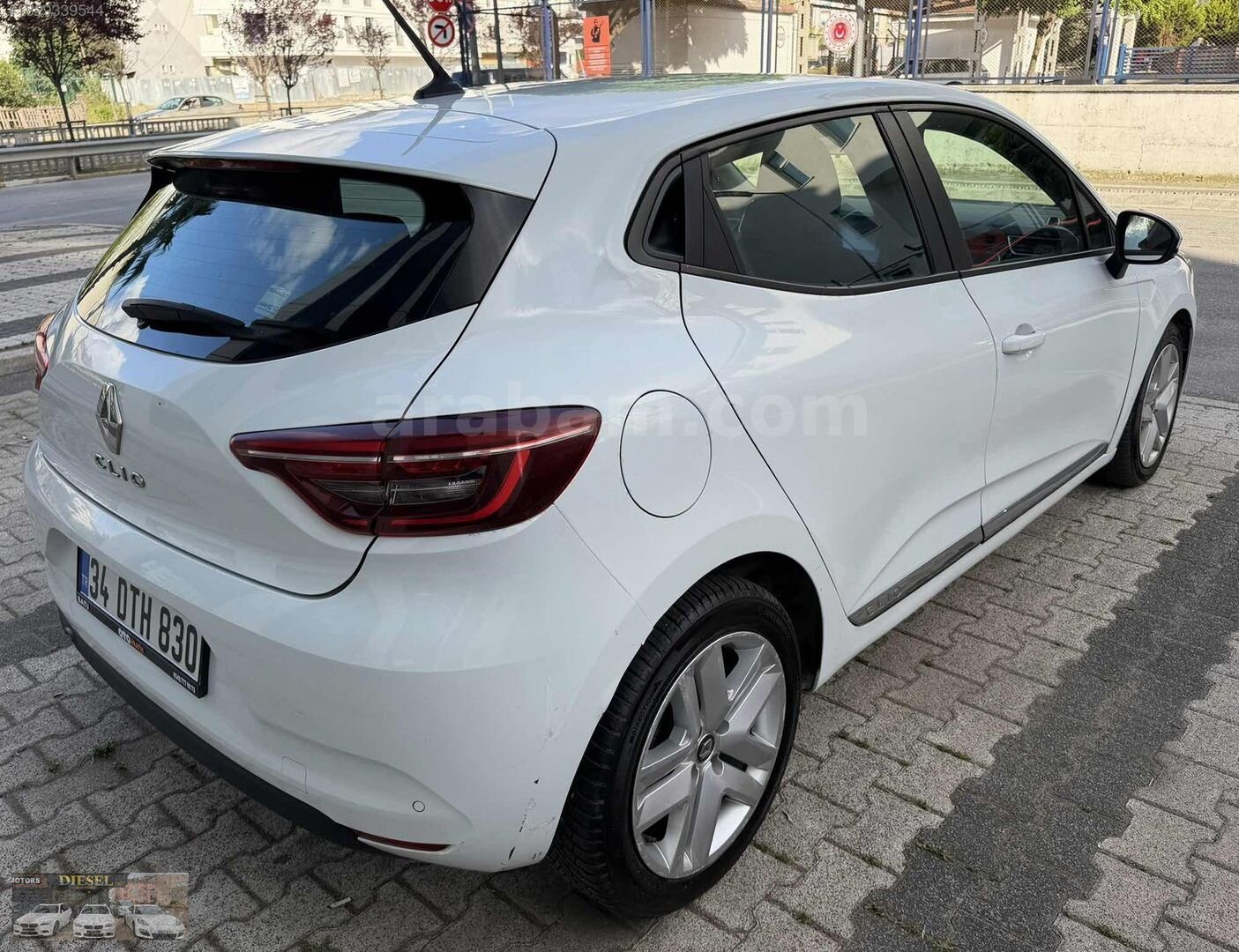 Galeriden Renault Clio 1.3 TCe Touch 2020 Model İstanbul 179.000 km Beyaz 4