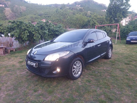 2012 MEGANE 3 OTOMATİK VİTES 1.5 DİZEL CAM GİBİ