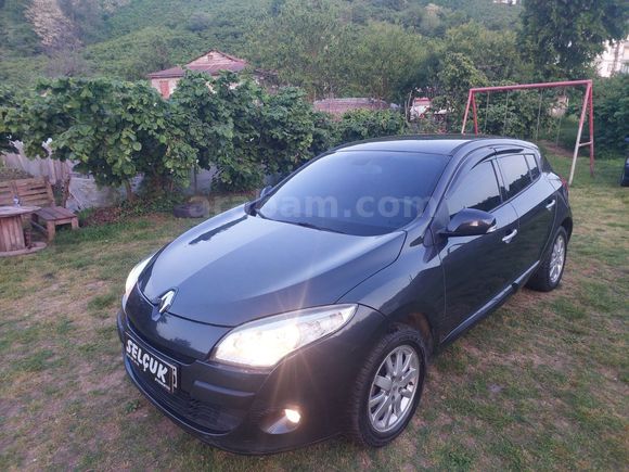 2012 MEGANE 3 OTOMATİK VİTES 1.5 DİZEL CAM GİBİ