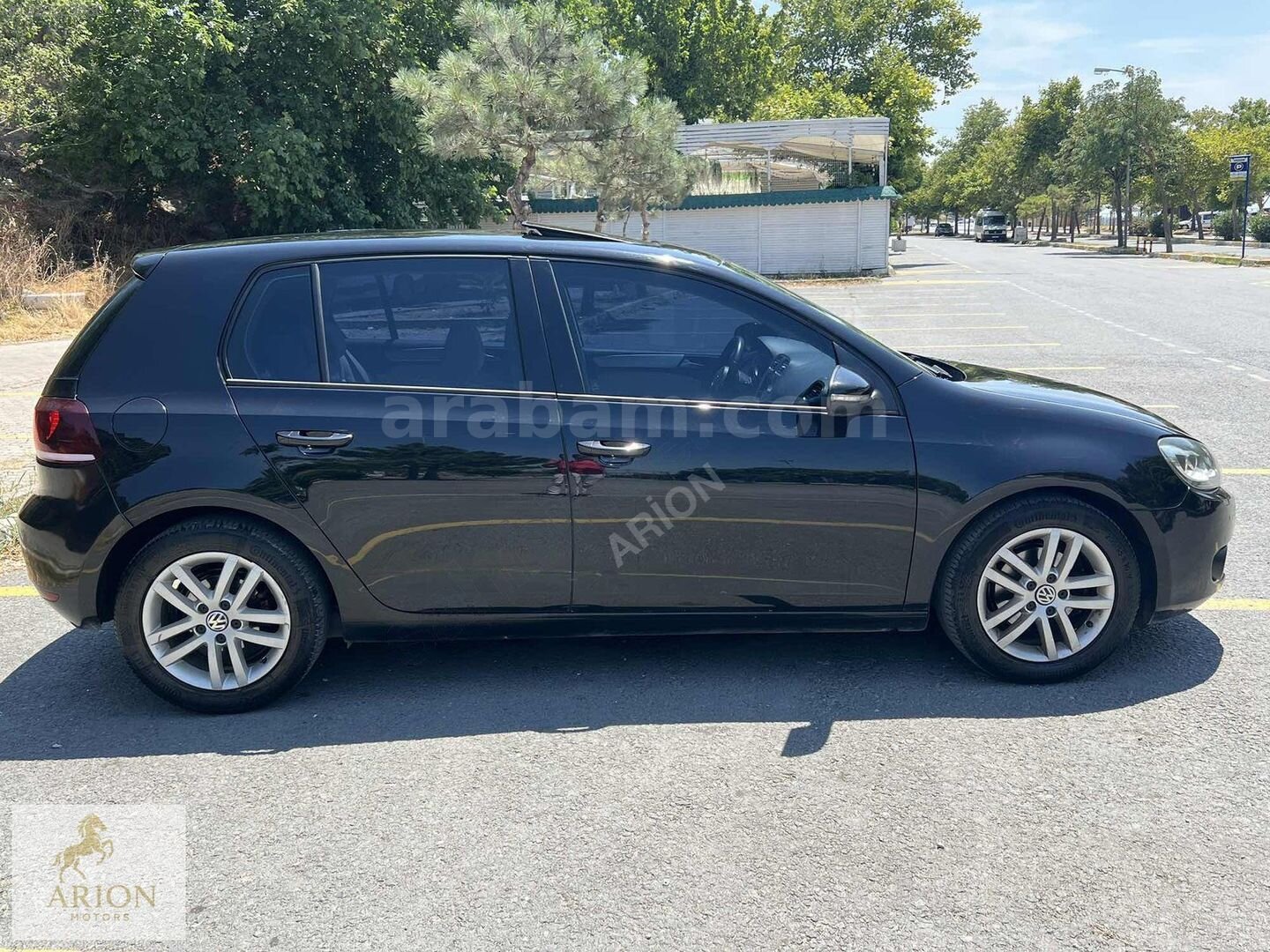 Galeriden Volkswagen Golf 1.6 TDi Highline 2010 Model İstanbul 270.000 km Siyah 7