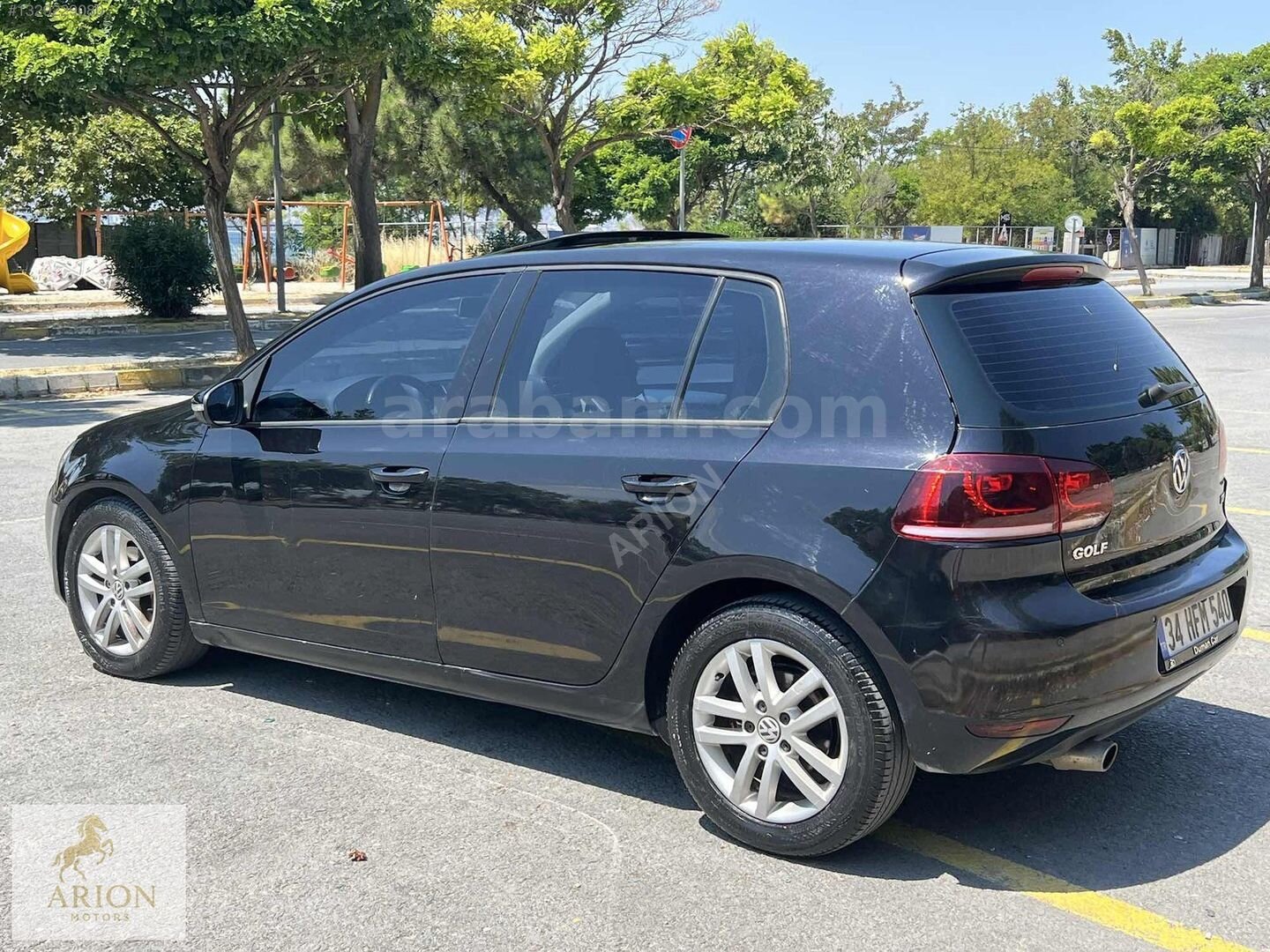 Galeriden Volkswagen Golf 1.6 TDi Highline 2010 Model İstanbul 270.000 km Siyah 6