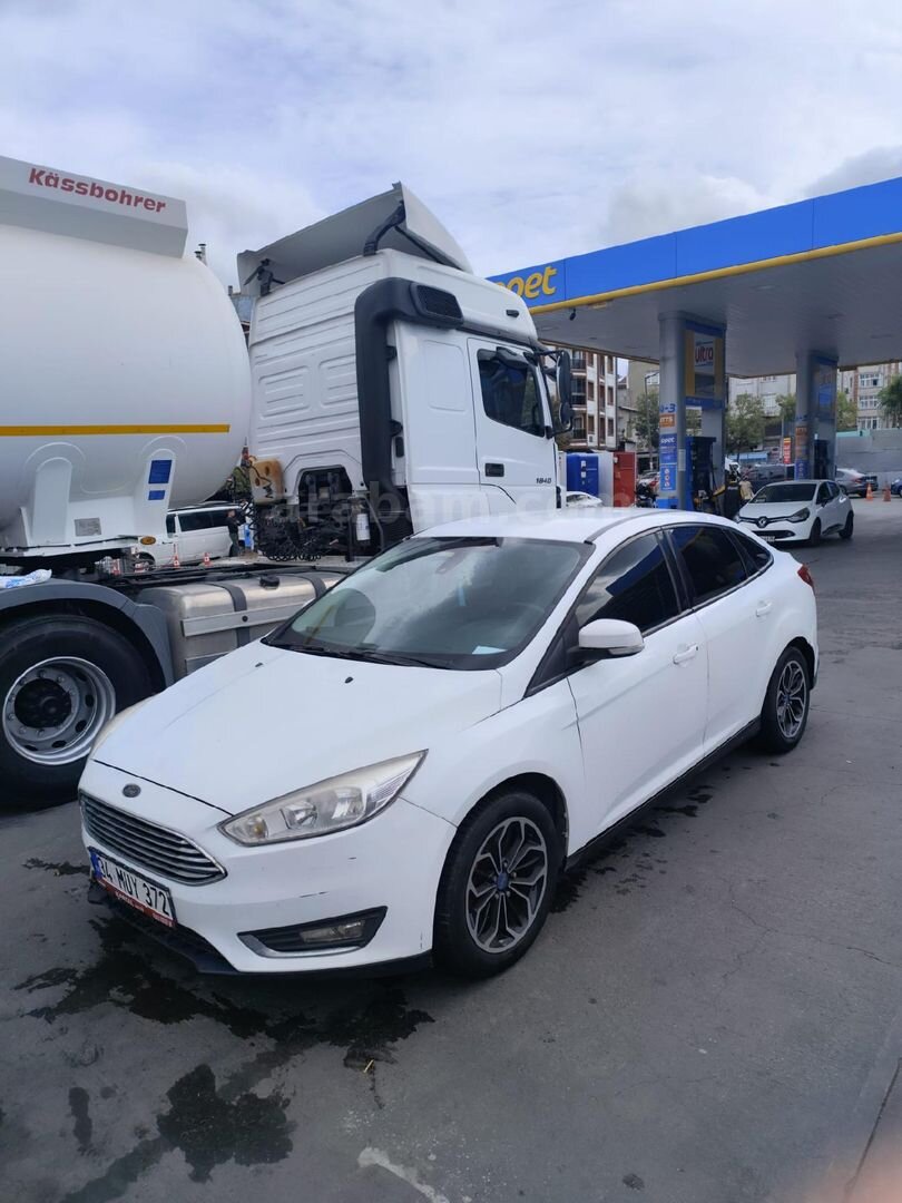 Sahibinden Ford Focus 1.6 TDCi Trend X 2013 Model İstanbul 275.000 km Beyaz 1