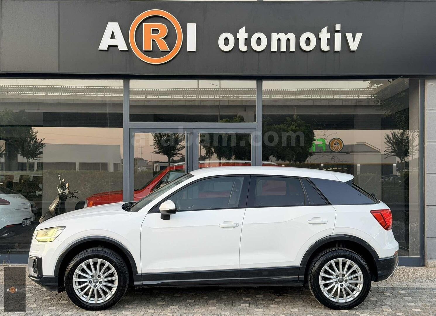 Galeriden Audi Q2 1.0 TFSI Design 2017 Model Antalya 117.800 km Beyaz 2