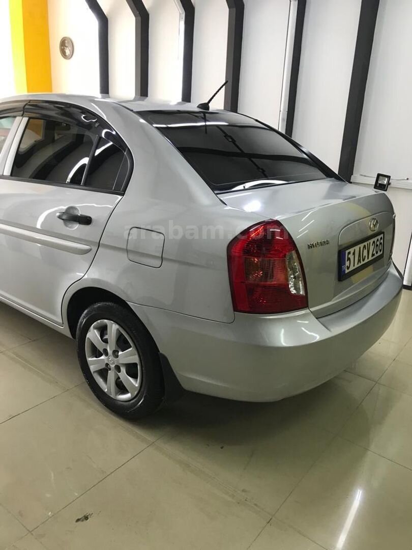 Sahibinden Hyundai Accent Era 1.5 CRDi-VGT Team 2009 Model Mersin 275.000 km Gri 4