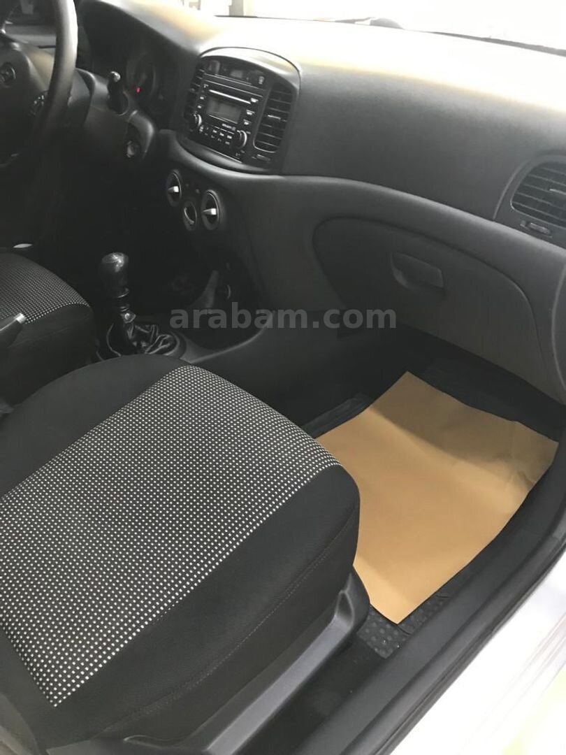 Sahibinden Hyundai Accent Era 1.5 CRDi-VGT Team 2009 Model Mersin 275.000 km Gri 7