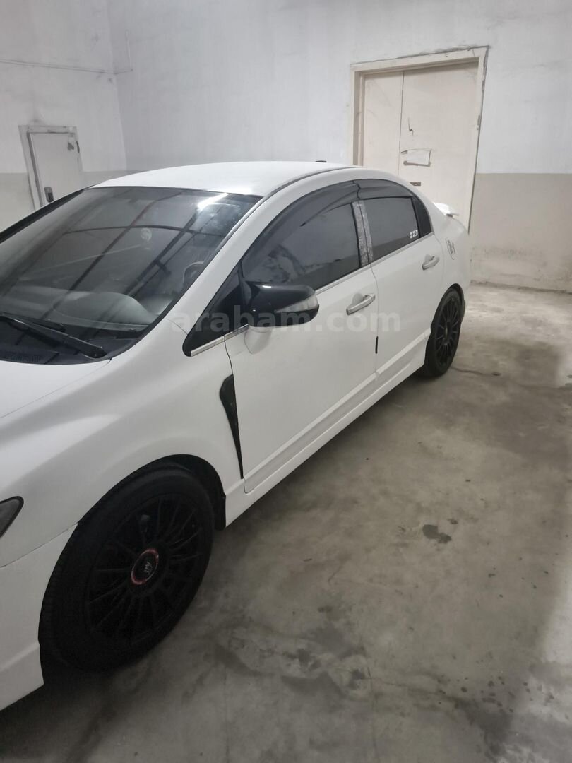 Sahibinden Honda Civic 1.6i VTEC Premium 2012 Model İstanbul 250.000 km Beyaz 3