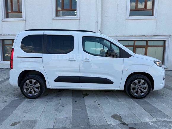 Sahibinden Opel Combo 1.5 CDTI Edition 2024 Model 