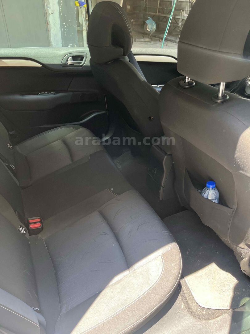 Sahibinden Citroen C4 1.6 e-HDi Confort Plus 2012 Model İstanbul 215.000 km Beyaz 6