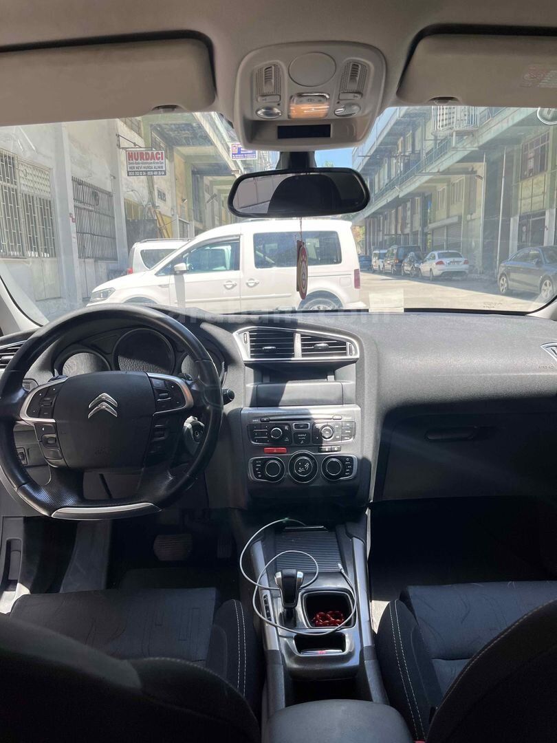 Sahibinden Citroen C4 1.6 e-HDi Confort Plus 2012 Model İstanbul 215.000 km Beyaz 7
