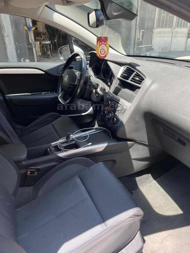 Sahibinden Citroen C4 1.6 e-HDi Confort Plus 2012 Model İstanbul 215.000 km Beyaz 5