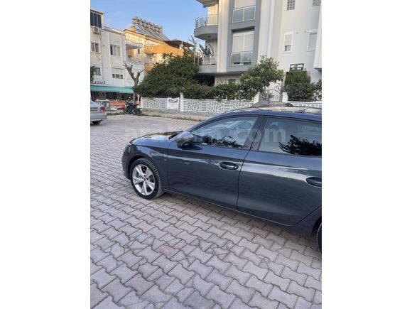 öğretmenden Seat Leon 1.5 eHybrid FR 2025 Model 