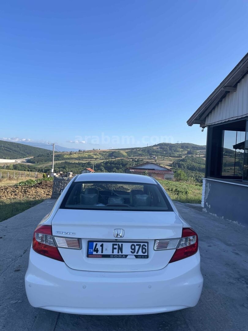 Sahibinden Honda Civic 1.6i VTEC Eco Elegance 2012 Model Kocaeli 70.000 km Beyaz 2