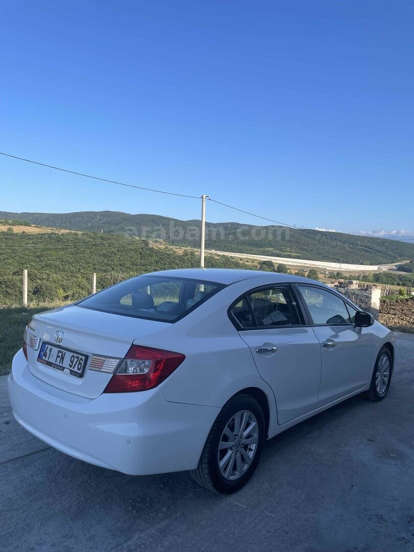 Sahibinden Honda Civic 1.6i VTEC Eco Elegance 2012 Model Kocaeli 70.000 km Beyaz 3