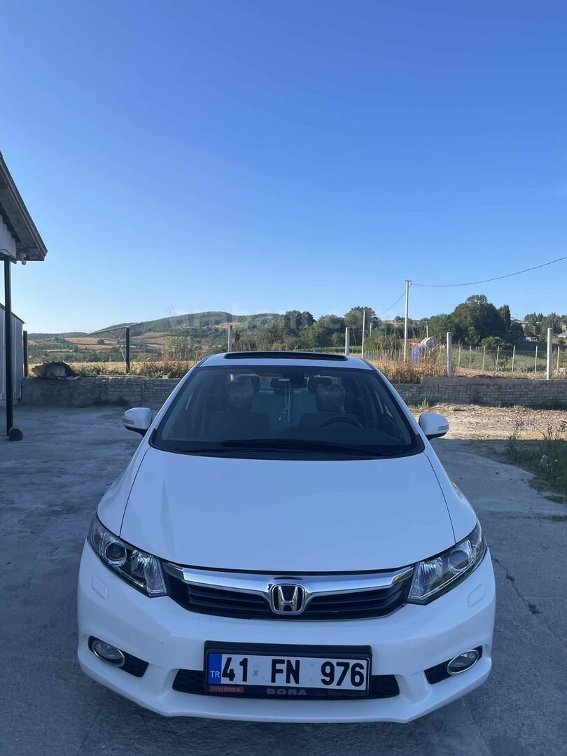 Sahibinden Honda Civic 1.6i VTEC Eco Elegance 2012 Model Kocaeli 70.000 km Beyaz 1