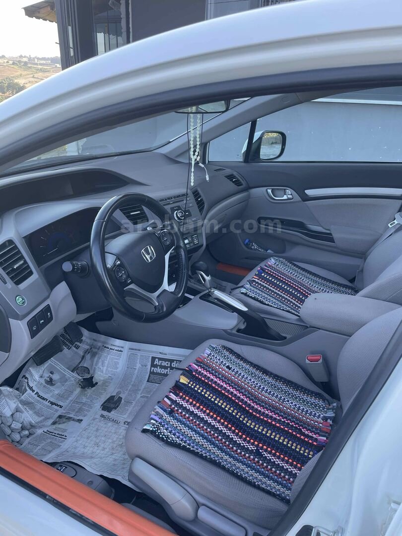 Sahibinden Honda Civic 1.6i VTEC Eco Elegance 2012 Model Kocaeli 70.000 km Beyaz 7
