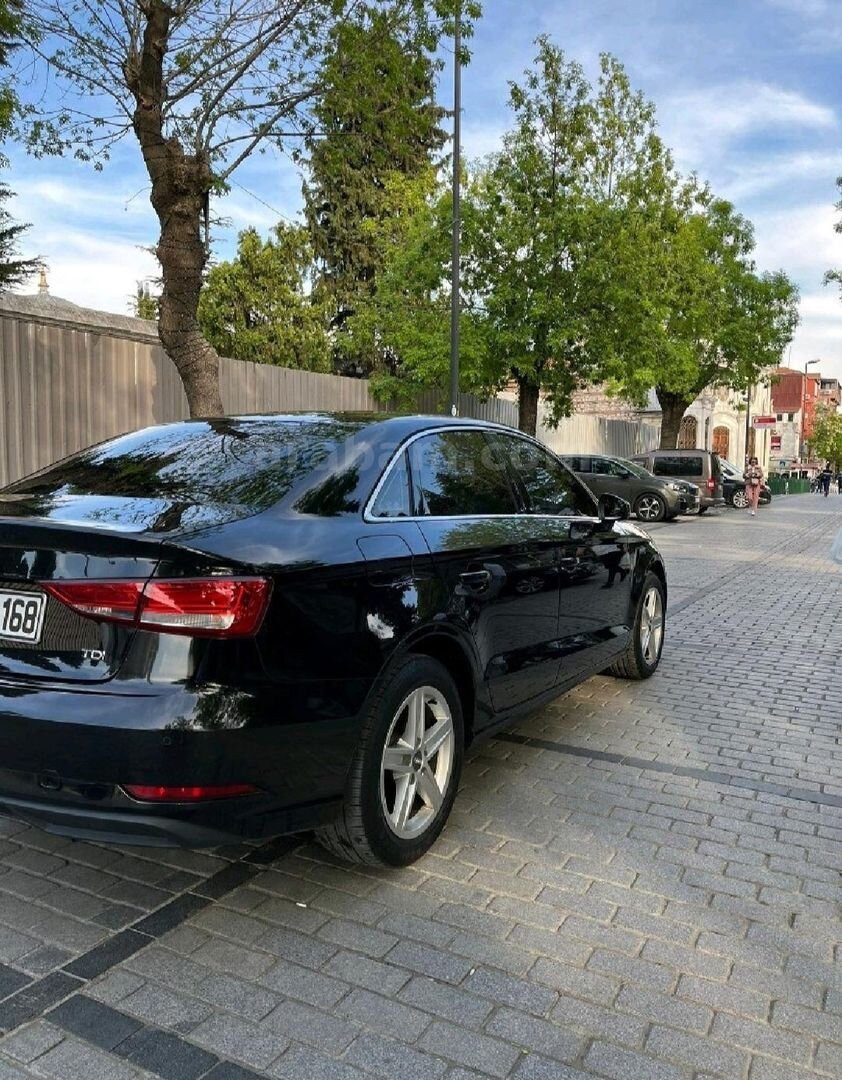 Sahibinden Audi A3 Sedan 1.6 TDI Design Line 2018 Model İstanbul 204.000 km Siyah 3