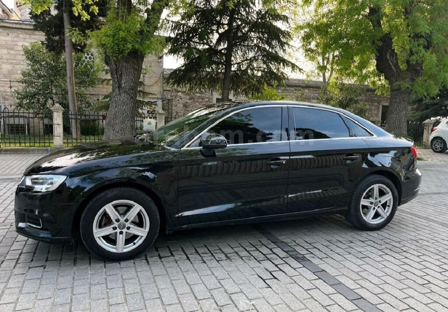 Sahibinden Audi A3 Sedan 1.6 TDI Design Line 2018 Model İstanbul 204.000 km Siyah 5