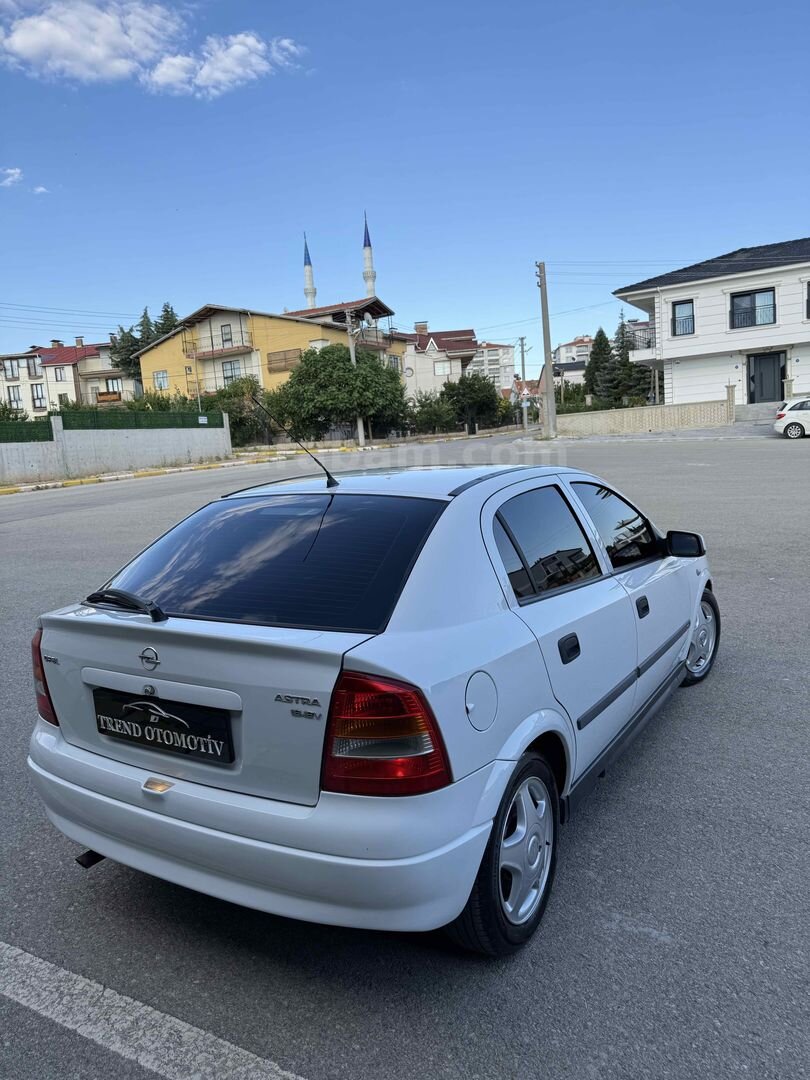 Galeriden Opel Astra 1.6 CD 2000 Model Uşak 300.000 km Beyaz 2