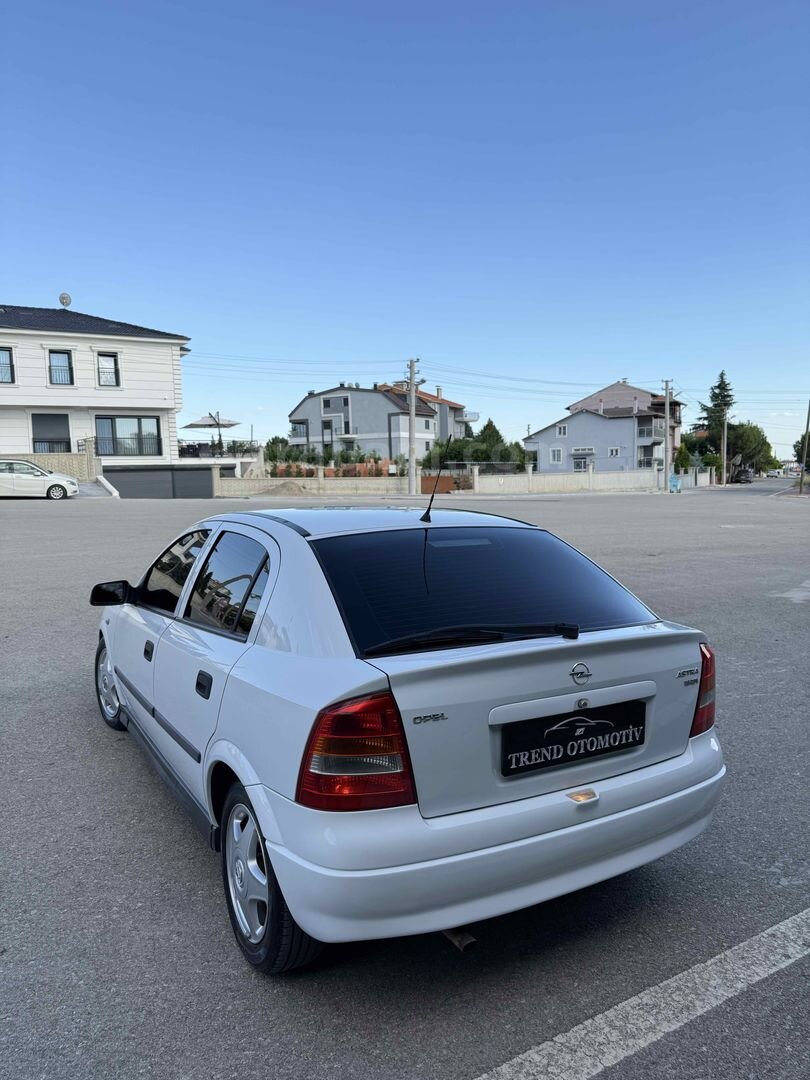 Galeriden Opel Astra 1.6 CD 2000 Model Uşak 300.000 km Beyaz 3