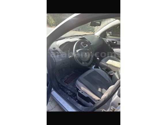 Sahibinden Renault Megane 1.4 Authentique 2004 Model  243000 km Bej