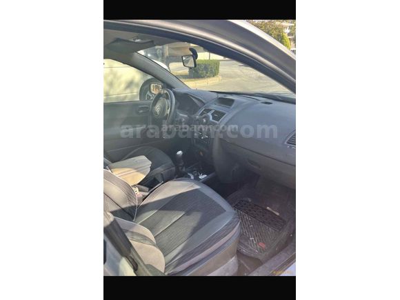 Sahibinden Renault Megane 1.4 Authentique 2004 Model  243000 km Bej