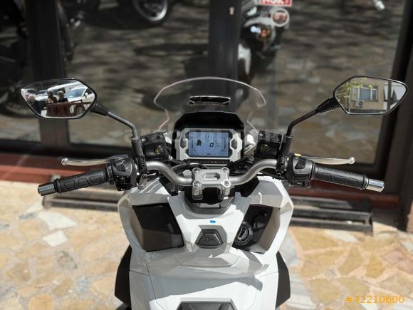 MOTOMAS' tan ADX 125