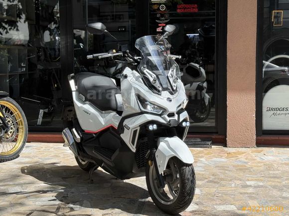 MOTOMAS' tan ADX 125