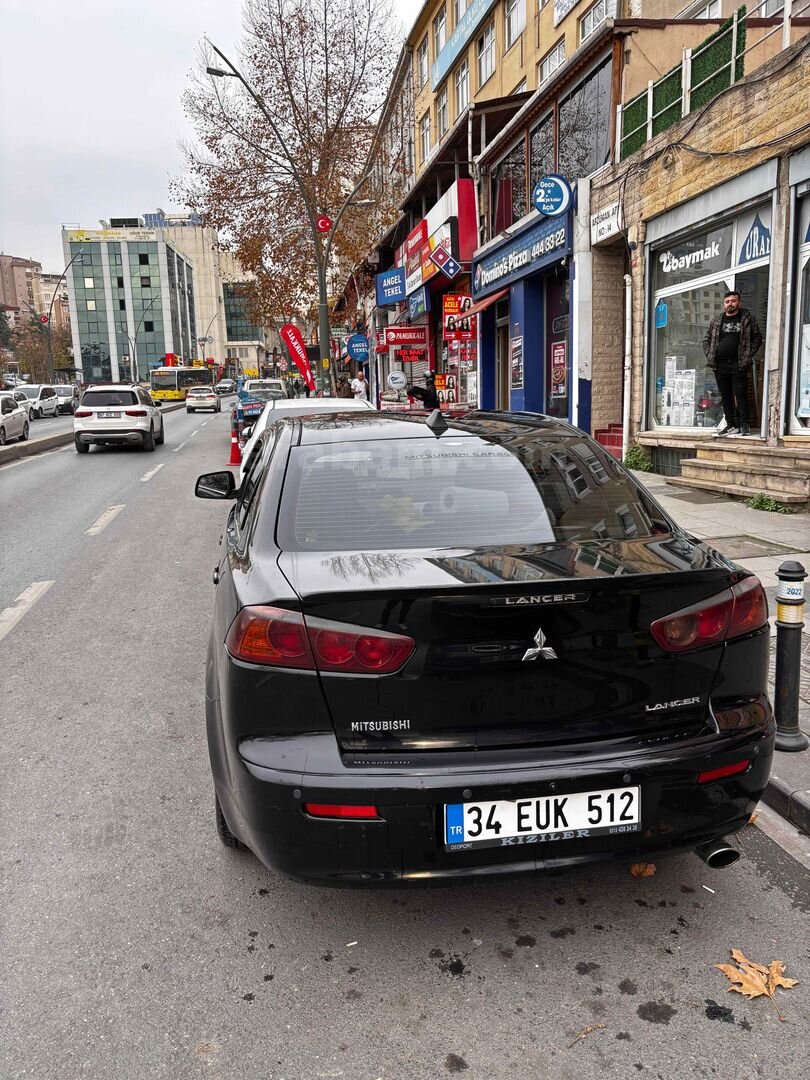 Sahibinden Mitsubishi Lancer 1.5 Invite 2011 Model İstanbul 169.000 km Siyah 4