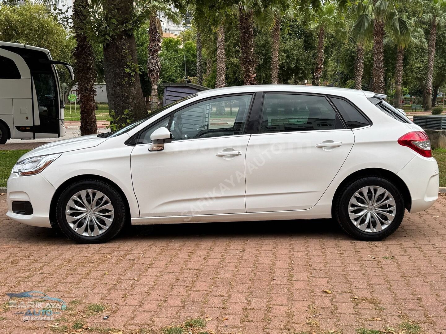 Galeriden Citroen C4 1.6 e-HDi Confort Plus 2011 Model Antalya 195.000 km Beyaz 5