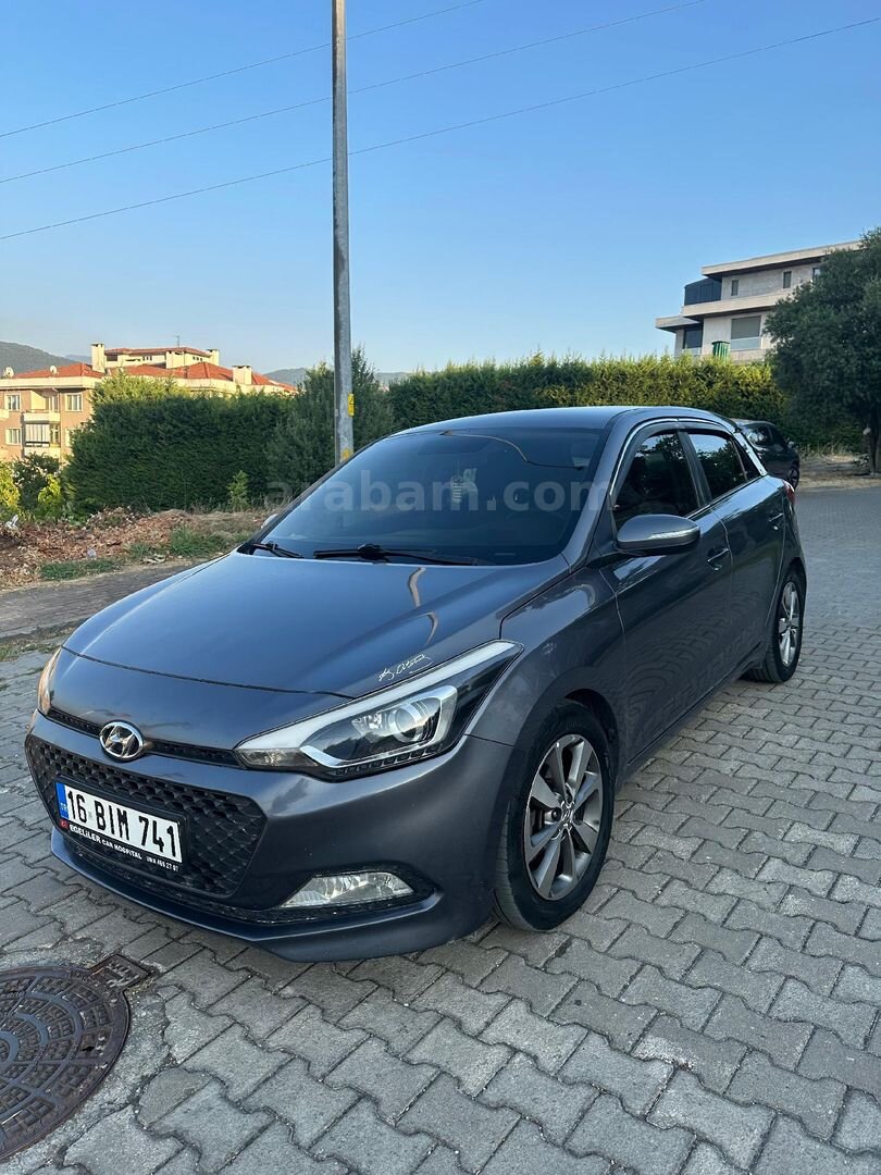Sahibinden Hyundai i20 1.4 CRDi Style 2017 Model Bursa 176.500 km Gri 2