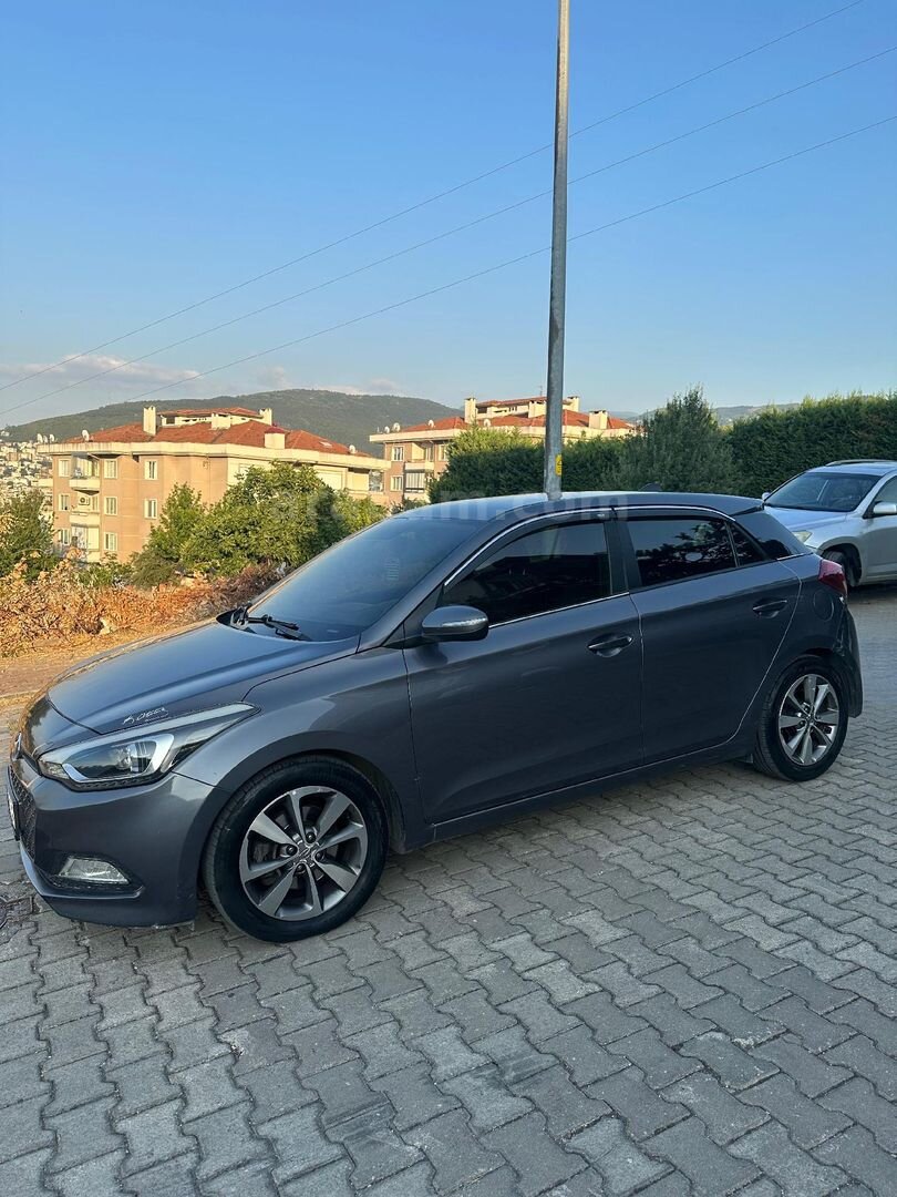 Sahibinden Hyundai i20 1.4 CRDi Style 2017 Model Bursa 176.500 km Gri 5
