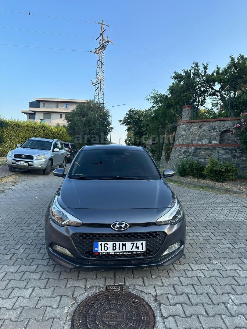 Sahibinden Hyundai i20 1.4 CRDi Style 2017 Model Bursa 176.500 km Gri 1