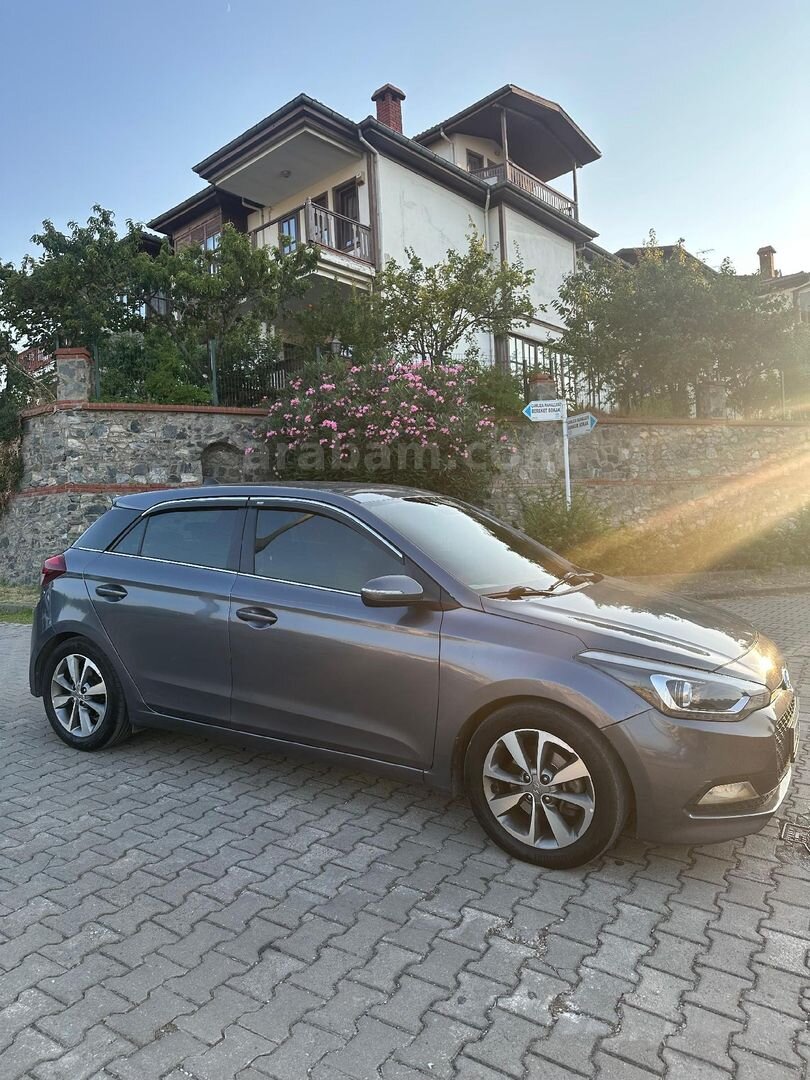 Sahibinden Hyundai i20 1.4 CRDi Style 2017 Model Bursa 176.500 km Gri 4