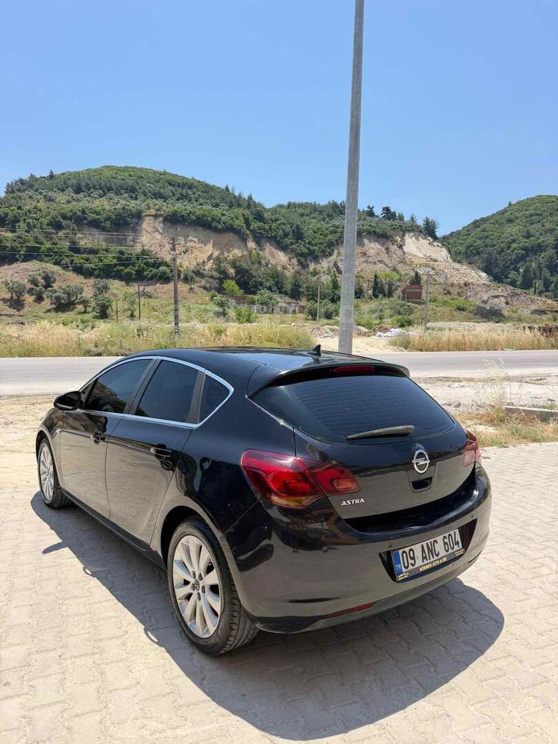 Galeriden Opel Astra 1.6 Cosmo 2010 Model Aydın 235.000 km Siyah 6