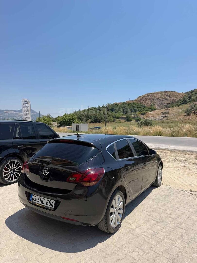 Galeriden Opel Astra 1.6 Cosmo 2010 Model Aydın 235.000 km Siyah 2