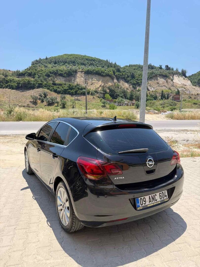 Galeriden Opel Astra 1.6 Cosmo 2010 Model Aydın 235.000 km Siyah 7