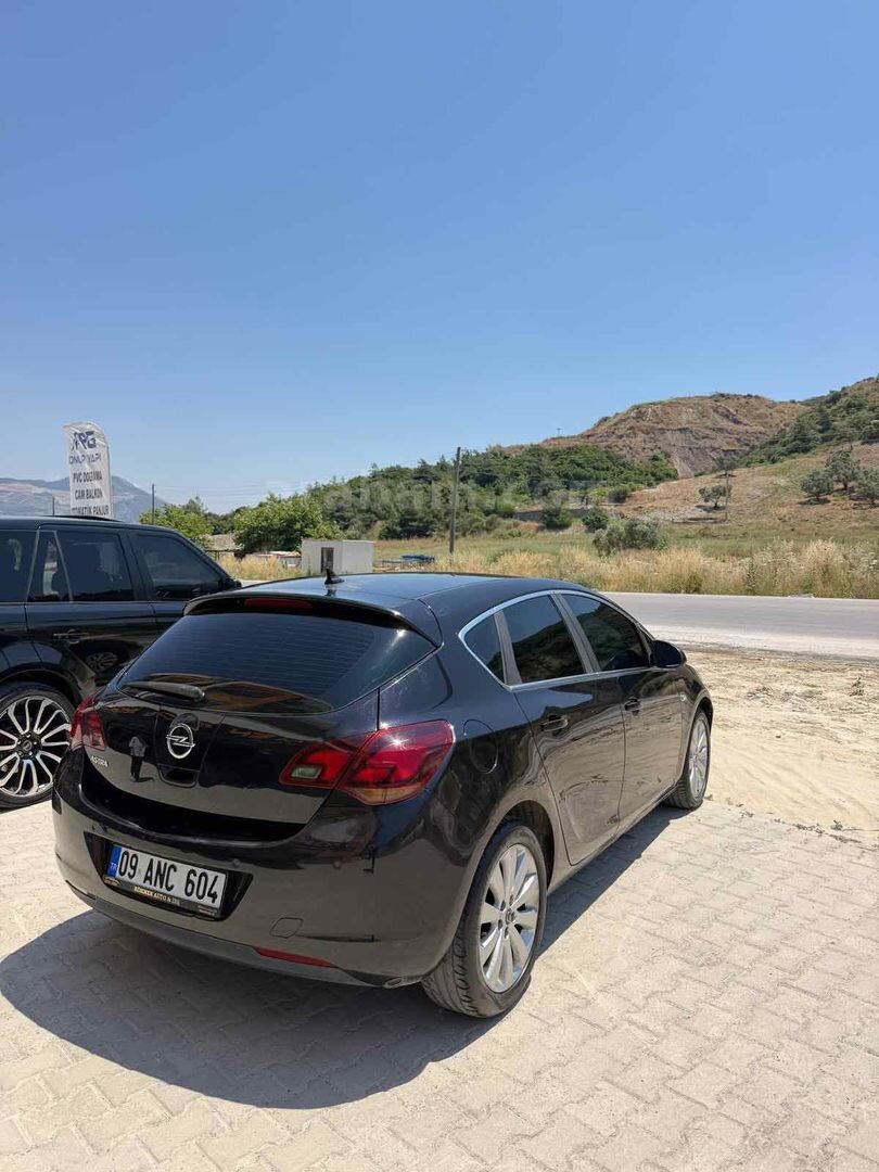 Galeriden Opel Astra 1.6 Cosmo 2010 Model Aydın 235.000 km Siyah 4
