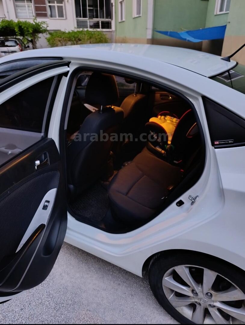 Sahibinden Hyundai Accent Blue 1.6 CRDI Prime 2012 Model Çorum 215.000 km Beyaz 6