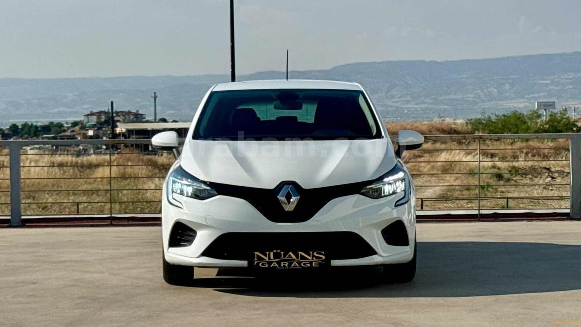 Galeriden Renault Clio 1.0 TCe Joy 2022 Model Denizli 71.000 km Beyaz 2
