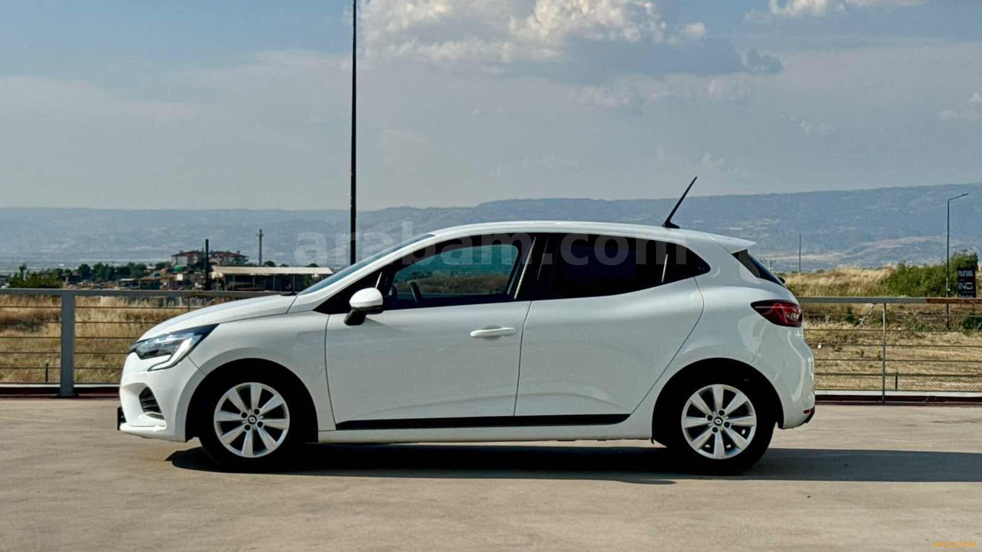 Galeriden Renault Clio 1.0 TCe Joy 2022 Model Denizli 71.000 km Beyaz 5